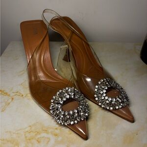 Pointed toe heels